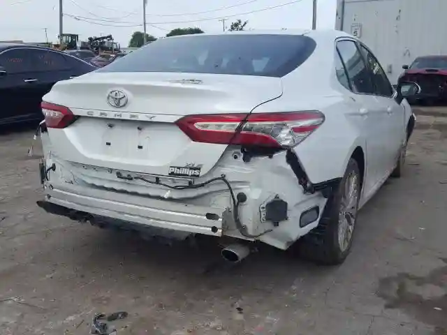 4T1B11HK2JU006793 2018 TOYOTA CAMRY L-3