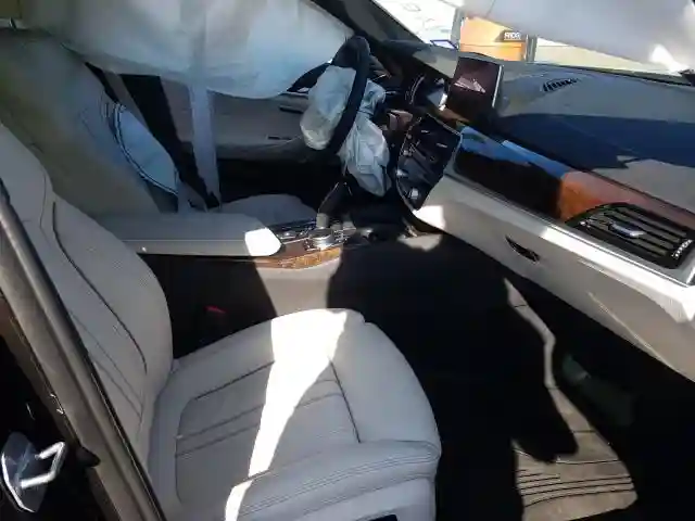 WBAJE5C54KWW07574 2019 BMW 540 I-4