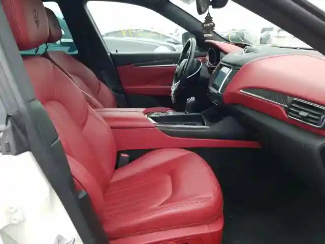 ZN661XUA2JX292082 2018 MASERATI LEVANTE-4