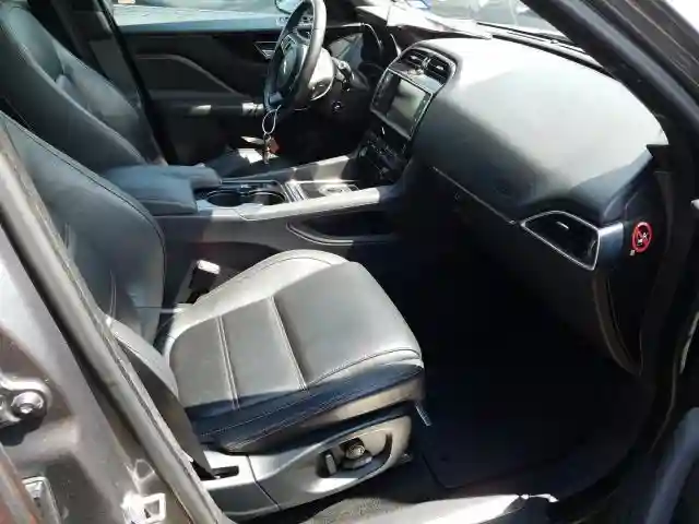 SADCK2BV4HA070705 2017 JAGUAR F-PACE PRESTIGE-4