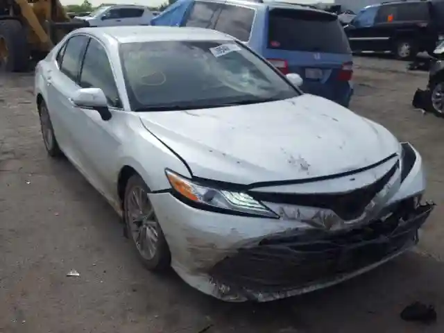 4T1B11HK2JU006793 2018 TOYOTA CAMRY L-0