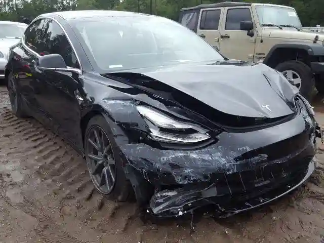 5YJ3E1EA2KF190121 2019 TESLA MODEL 3-0