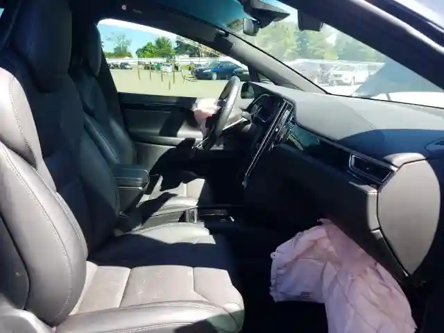 5YJXCDE28HF077512 2017 TESLA MODEL X-4
