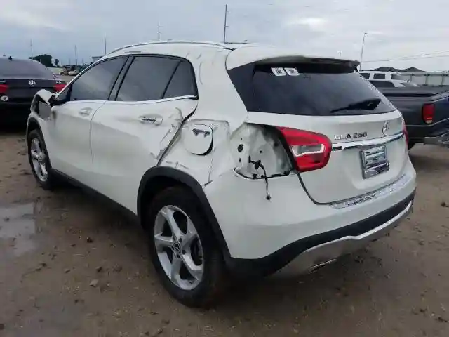 WDCTG4EB5JJ389847 2018 MERCEDES-BENZ GLA 250-2