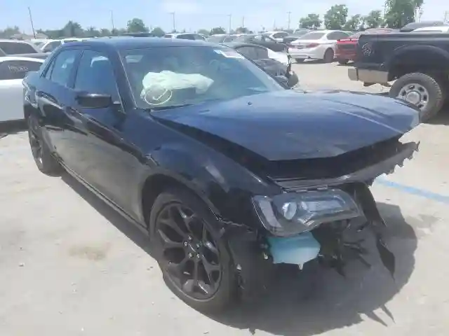 2C3CCABG3KH601135 2019 CHRYSLER 300 S-0