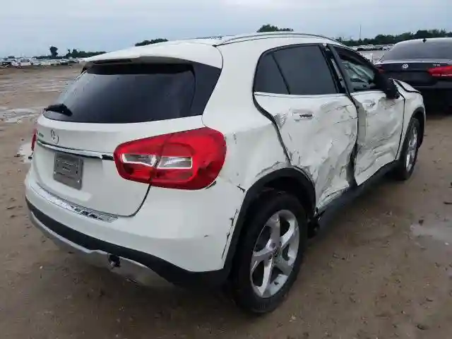 WDCTG4EB5JJ389847 2018 MERCEDES-BENZ GLA 250-3