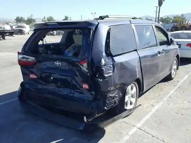 5TDKZ3DC4KS010390 2019 TOYOTA SIENNA LE-3