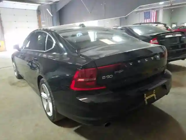 LVY982AK9JP039862 2018 VOLVO S90 T5 MOMENTUM-2