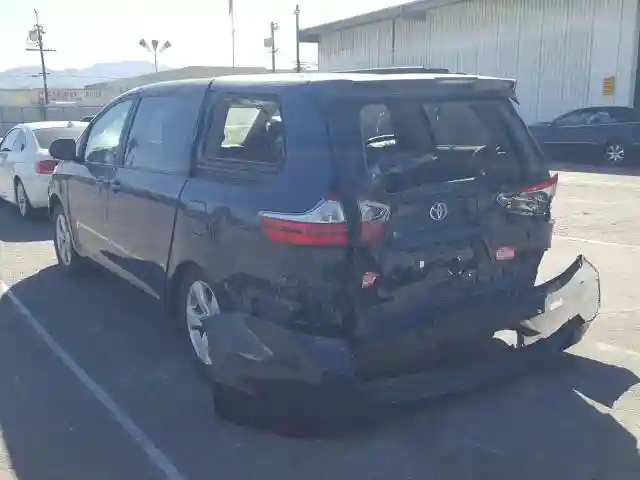 5TDKZ3DC4KS010390 2019 TOYOTA SIENNA LE-2