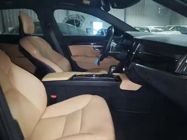 LVY982AK9JP039862 2018 VOLVO S90 T5 MOMENTUM-4