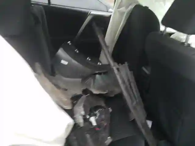 JTMBFREV6JJ730426 2018 TOYOTA RAV4 LE-5