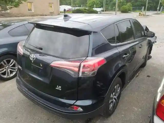 JTMBFREV6JJ730426 2018 TOYOTA RAV4 LE-3