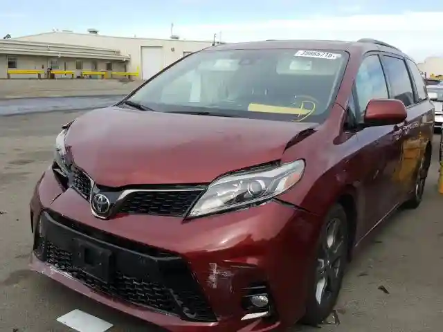 5TDXZ3DC8JS958943 2018 TOYOTA SIENNA SE-1