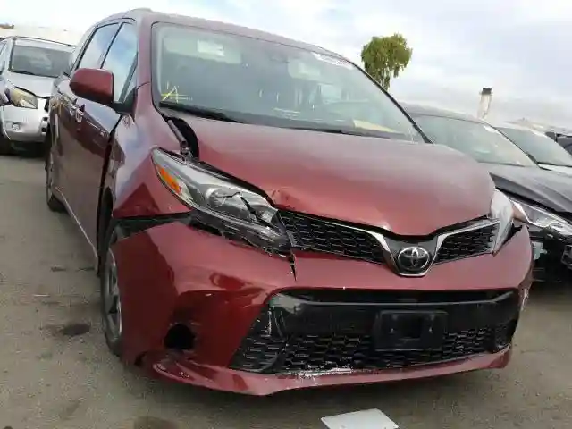 5TDXZ3DC8JS958943 2018 TOYOTA SIENNA SE-0
