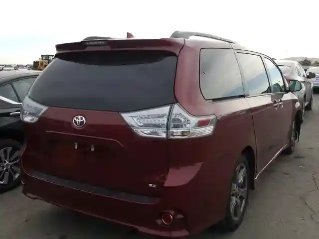 5TDXZ3DC8JS958943 2018 TOYOTA SIENNA SE-3