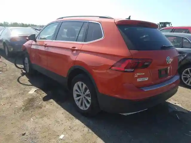3VV2B7AX7KM108821 2019 VOLKSWAGEN TIGUAN SE-2