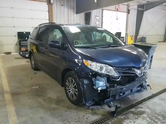 5TDYZ3DC1JS936108 2018 TOYOTA SIENNA XLE-0