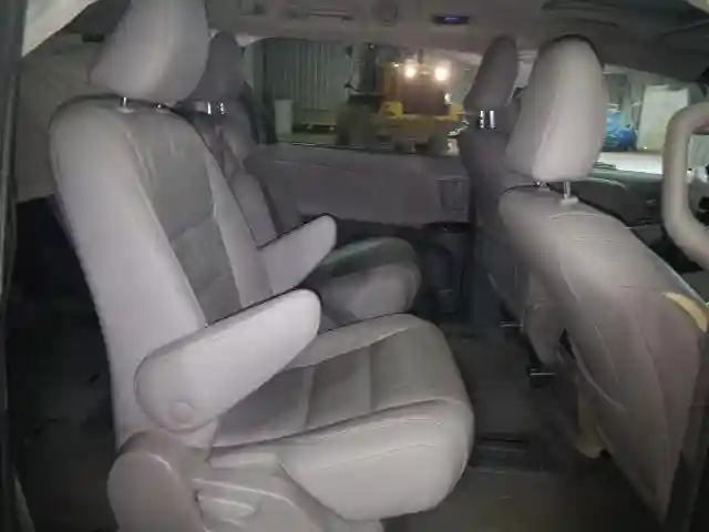5TDYZ3DC1JS936108 2018 TOYOTA SIENNA XLE-5
