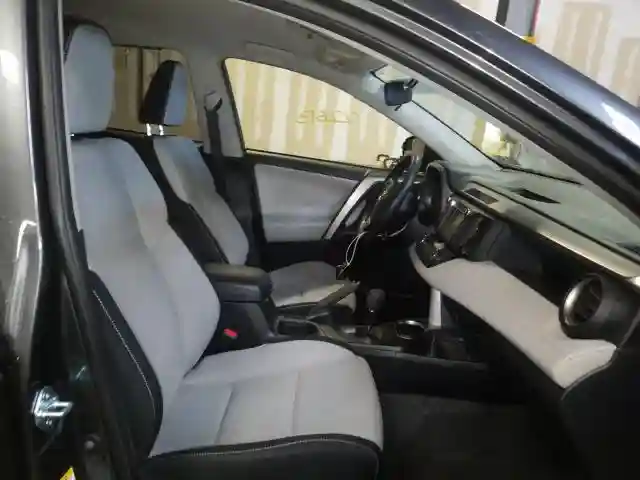 JTMRJREV9JD251929 2018 TOYOTA RAV4 HV LE-4