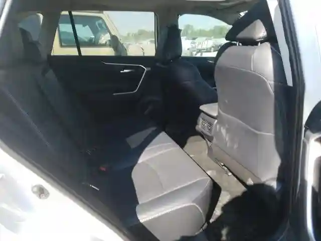 2T3Y1RFV5KC010322 2019 TOYOTA RAV4 LIMITED-5