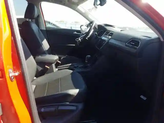3VV2B7AX7KM108821 2019 VOLKSWAGEN TIGUAN SE-4