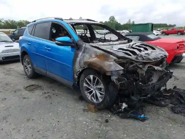 JTMRJREV0HD089845 2017 TOYOTA RAV4 HV LE-0