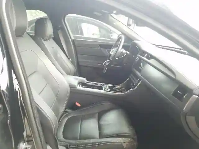 SAJBF4BV5GCY16073 2016 JAGUAR XF R - SPORT-4