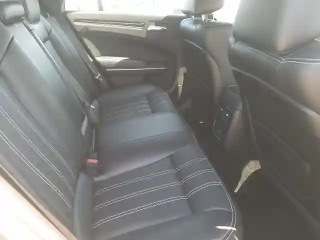 2C3CCAGG8KH648668 2019 CHRYSLER 300 S-5
