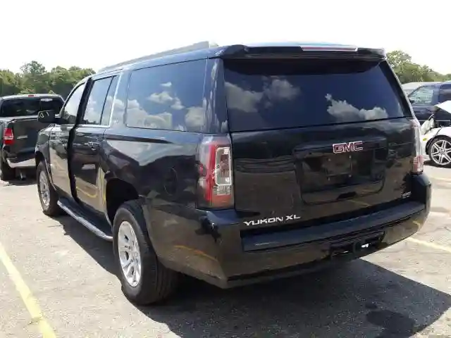 1GKS1GKC5HR385704 2017 GMC YUKON XL C1500 SLT-2