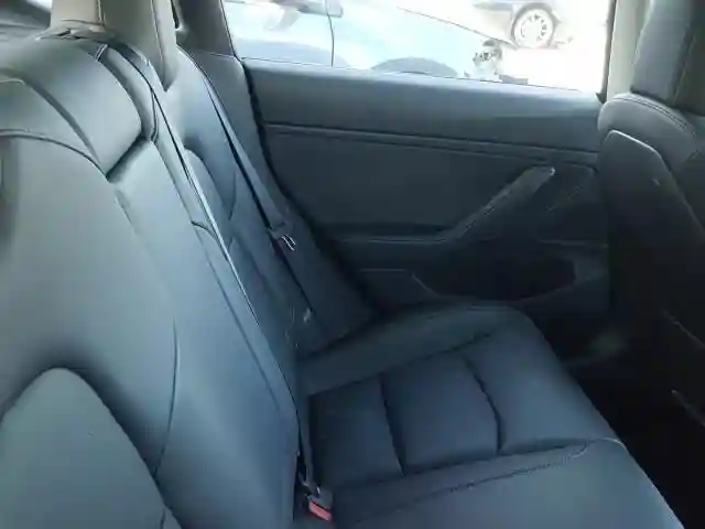 5YJ3E1EB2JF185962 2018 TESLA MODEL 3-5