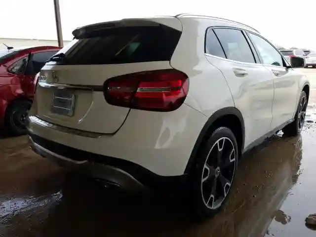 WDCTG4EB9JJ387292 2018 MERCEDES-BENZ GLA 250-3