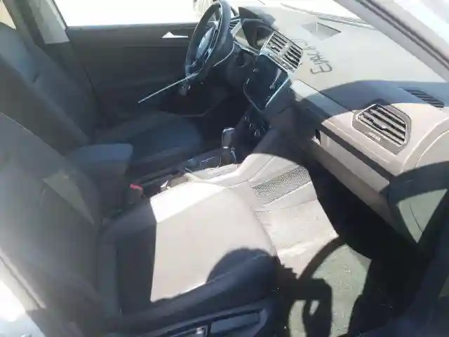 3VV2B7AX9KM078057 2019 VOLKSWAGEN TIGUAN SE-4