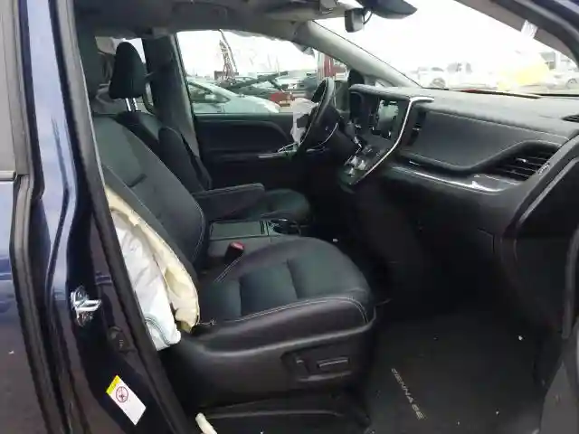 5TDXZ3DC5KS983848 2019 TOYOTA SIENNA SE-4