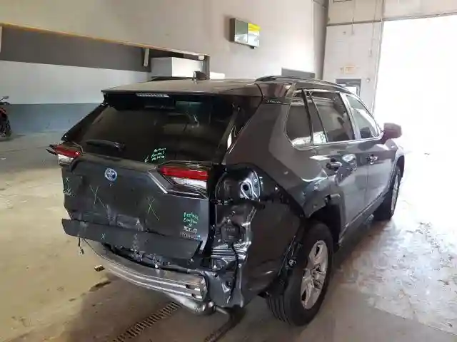 2T3RWRFV2LW083895 2020 TOYOTA RAV4 XLE-3