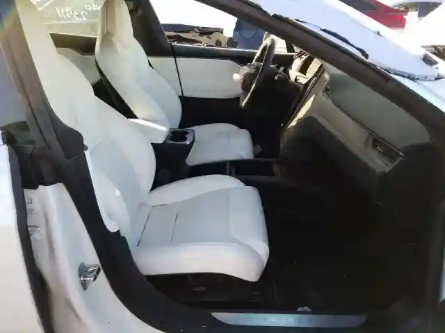 5YJSA1E27JF262588 2018 TESLA MODEL S-4