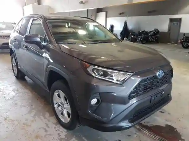 2T3RWRFV2LW083895 2020 TOYOTA RAV4 XLE-0