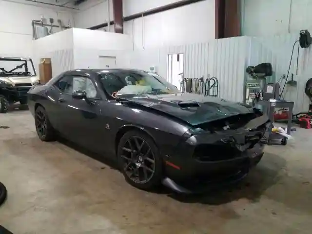 2C3CDZFJ1GH213720 2016 DODGE CHALLENGER R/T SCAT PACK-0