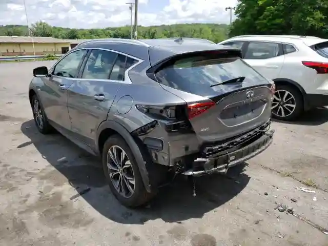SJKCH5CR2JA052123 2018 INFINITI QX30 BASE-2