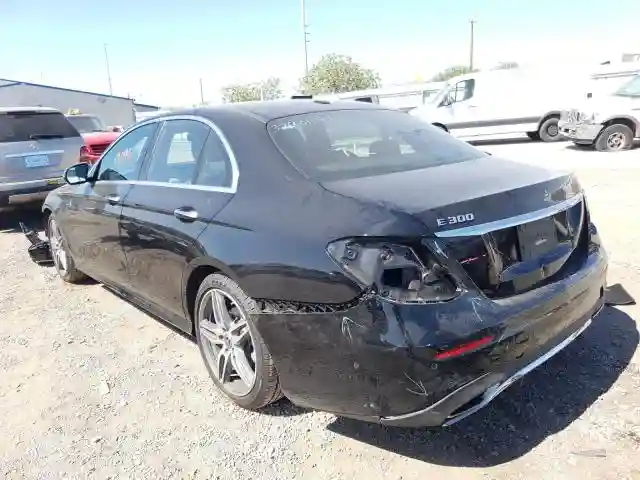 WDDZF4JB5JA472435 2018 MERCEDES-BENZ E 300-2