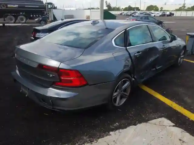 LVY982MK3JP016203 2018 VOLVO S90 T5 MOMENTUM-3