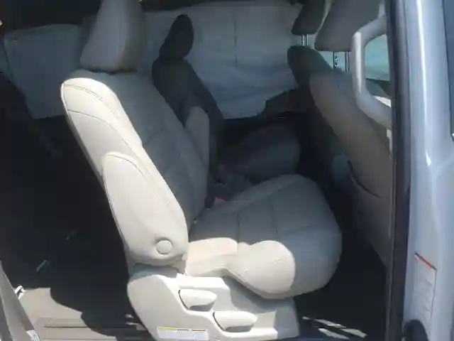 5TDDZ3DC6KS226556 2019 TOYOTA SIENNA XLE-5