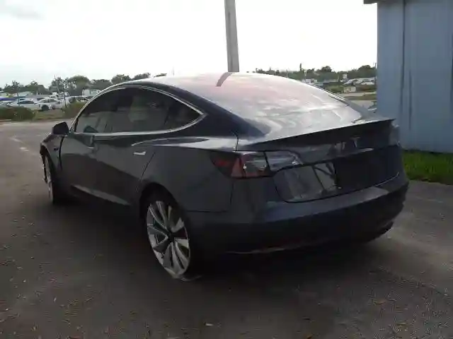 5YJ3E1EB2JF185962 2018 TESLA MODEL 3-2