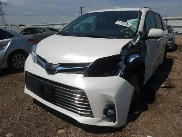 5TDDZ3DC6KS226556 2019 TOYOTA SIENNA XLE-1