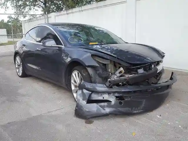 5YJ3E1EB2JF185962 2018 TESLA MODEL 3-0