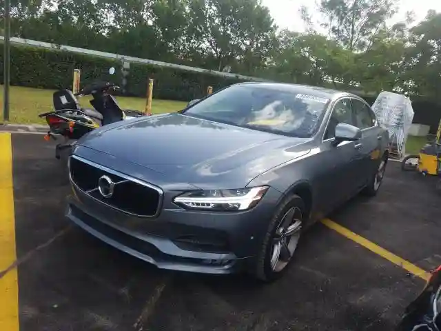LVY982MK3JP016203 2018 VOLVO S90 T5 MOMENTUM-1