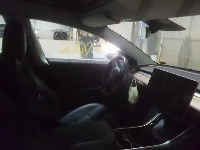 5YJ3E1EB6KF364507 2019 TESLA MODEL 3-4