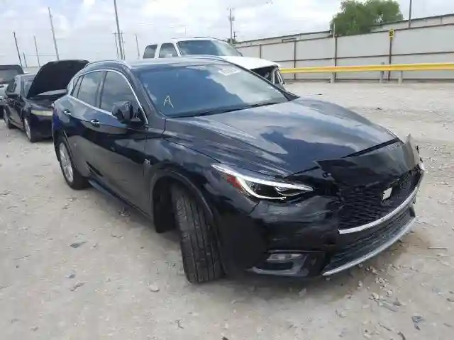 SJKCH5CP7JA006219 2018 INFINITI QX30 PURE-0