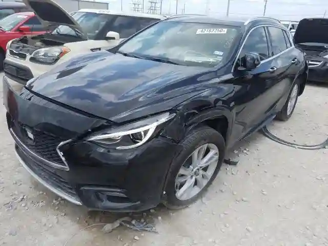 SJKCH5CP7JA006219 2018 INFINITI QX30 PURE-1