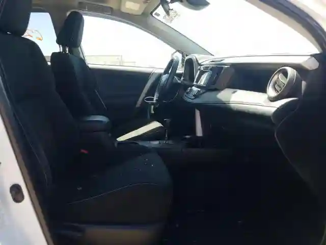 2T3RFREV0JW748226 2018 TOYOTA RAV4 ADVENTURE-4