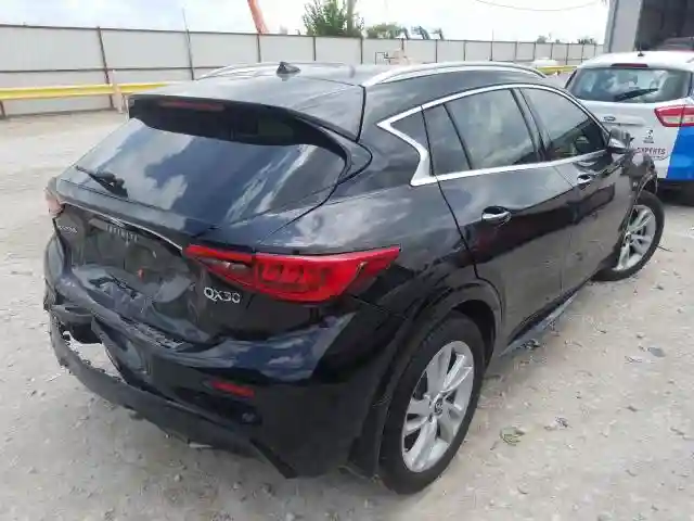 SJKCH5CP7JA006219 2018 INFINITI QX30 PURE-3